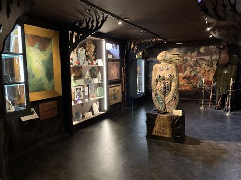 Museum of Witchcraft .